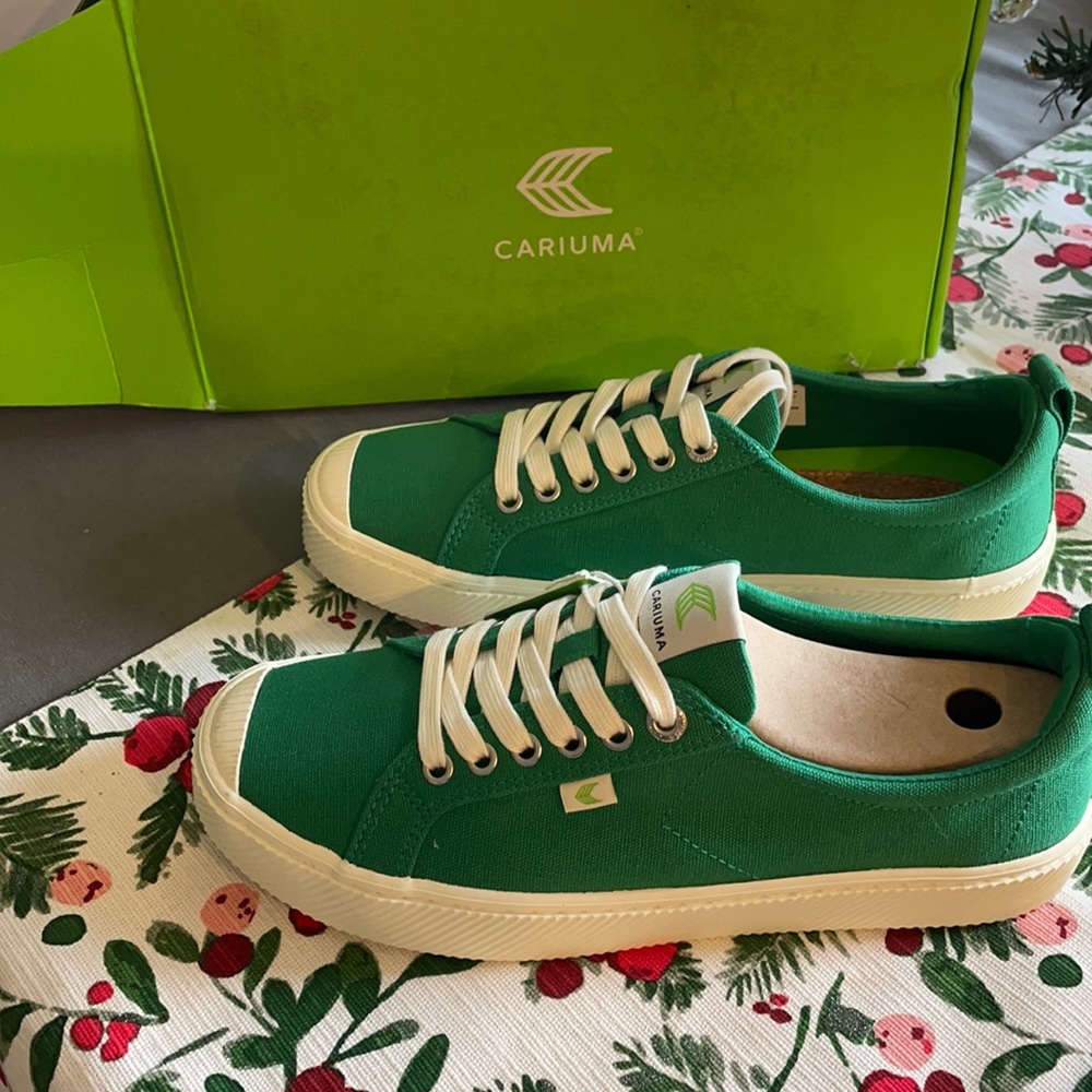 Cariuma Green Canvas Sneakers, size 10